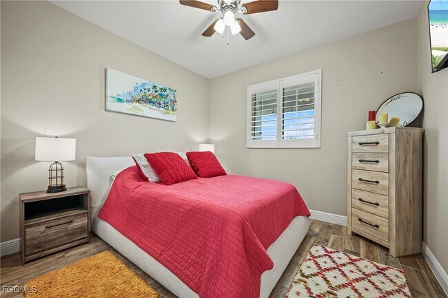 Building Photo - 256 Ibis St