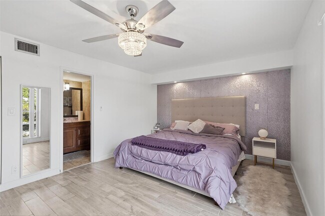 Building Photo - 8330 Sands Point Blvd