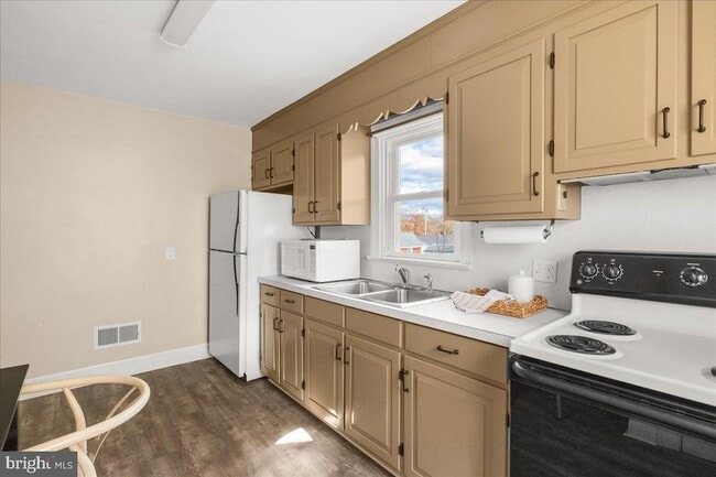 Building Photo - 312 Shawnee Ave