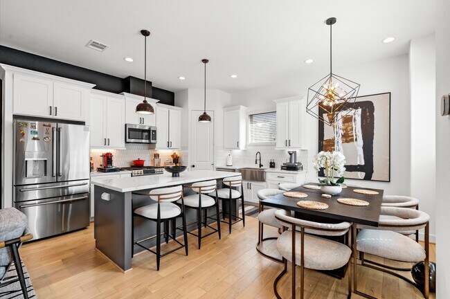 Building Photo - 2717 Drew St