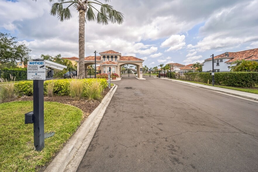 gated community entry - 1408 3rd Street Cir E