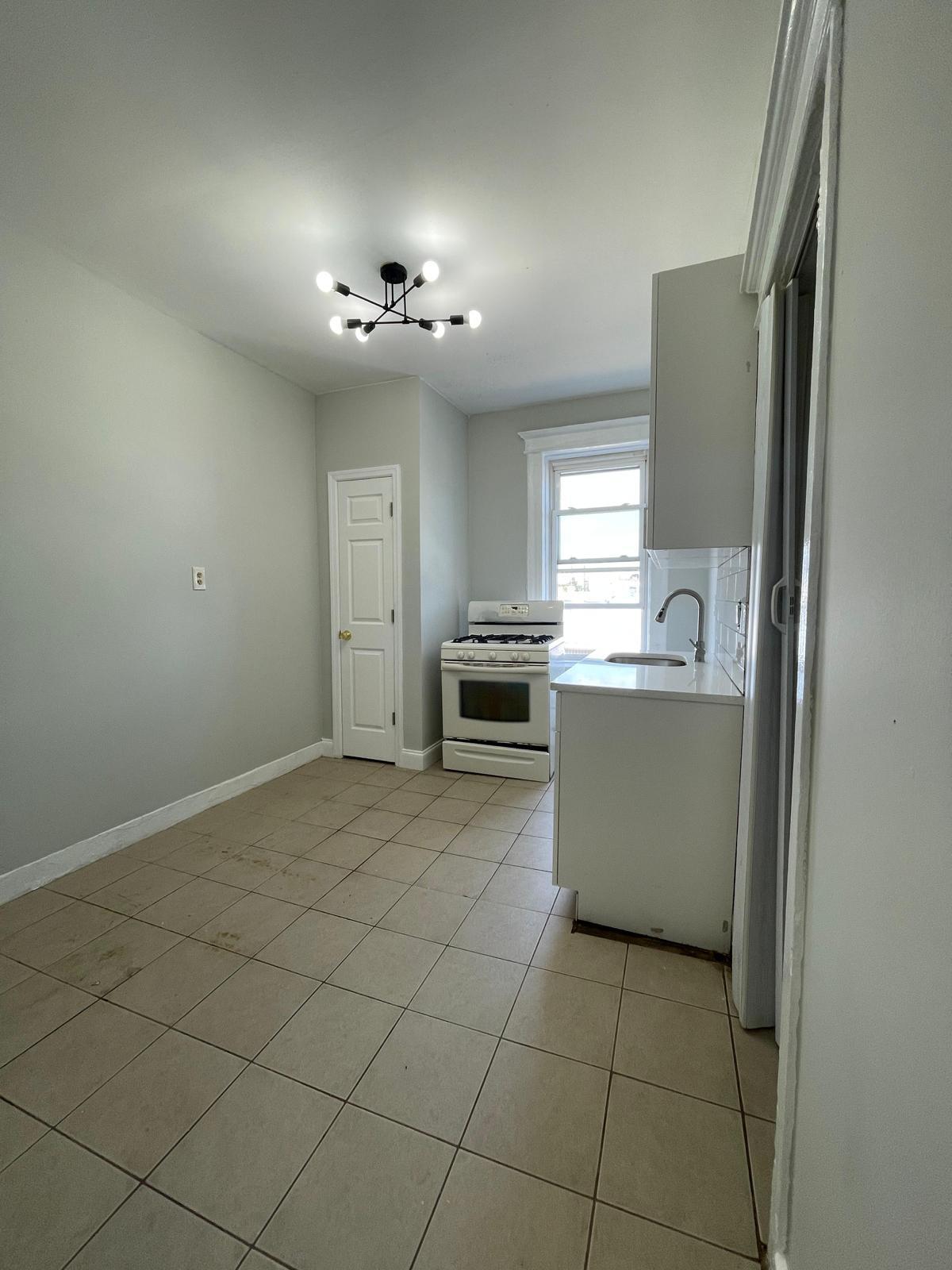 184 Garfield Ave 8 - 180 Garfield Ave