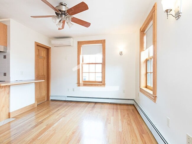 Building Photo - Nicely updated 1 bed for September!