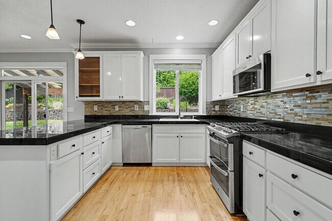 Building Photo - 1321 Chapman Hill Dr NW