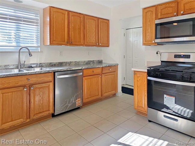 Building Photo - 8241 Clippert St