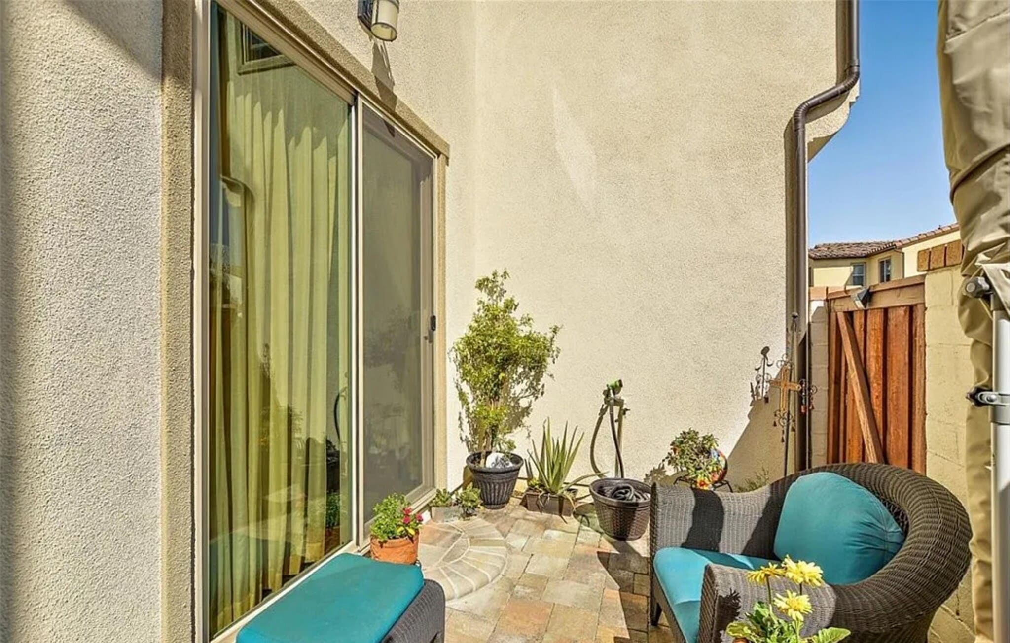 Building Photo - 418 Vista Dr