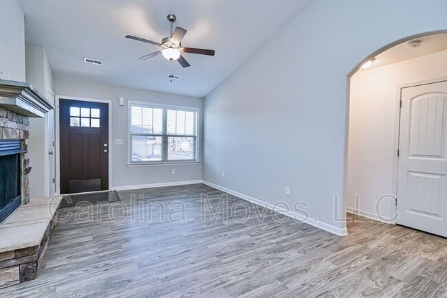 Building Photo - 352 Greymark Ln