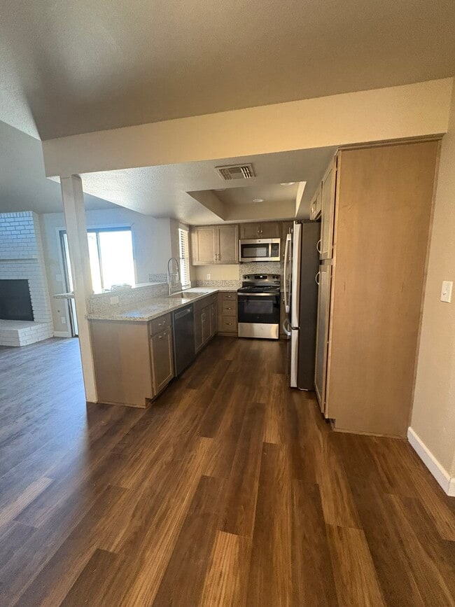 Building Photo - 5095 W Kadota Ave