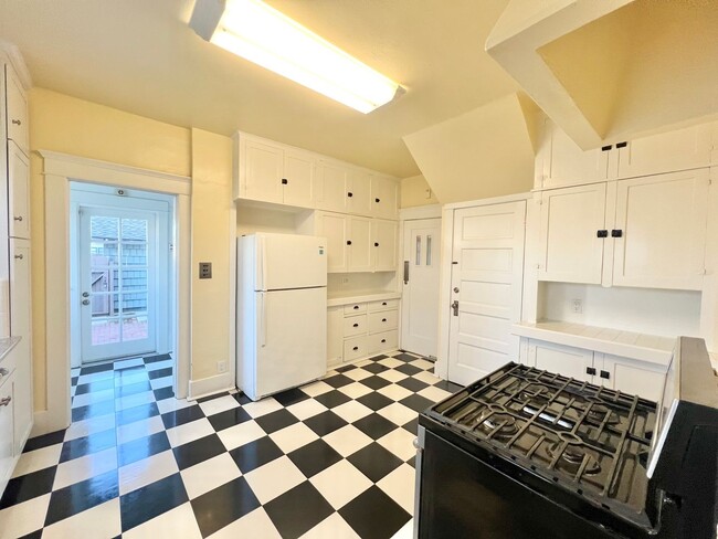 Building Photo - Timeless Two-Story Charm in the Heart of Bluff Park