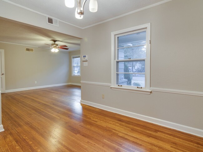 Building Photo - Updated 3BR home in GREAT neighborhood!