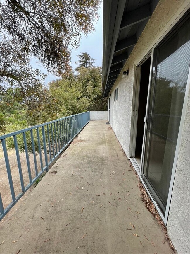 Building Photo - 850 Camino Lindo