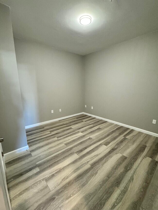 Building Photo - 45 Monarch Wy