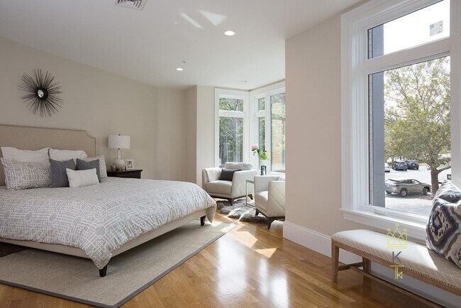Building Photo - 1248 Beacon St