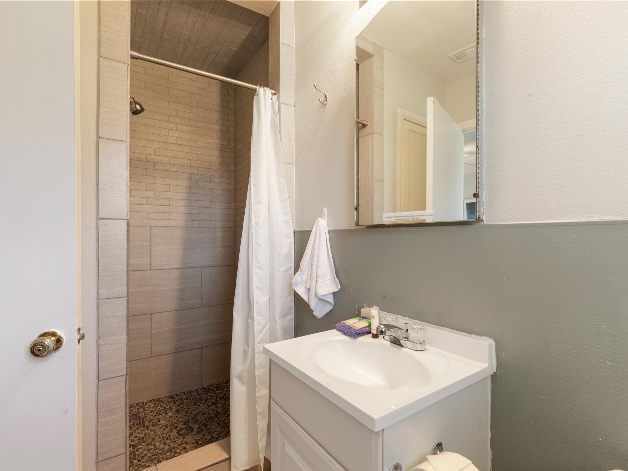 Building Photo - 4201 Anita Ave