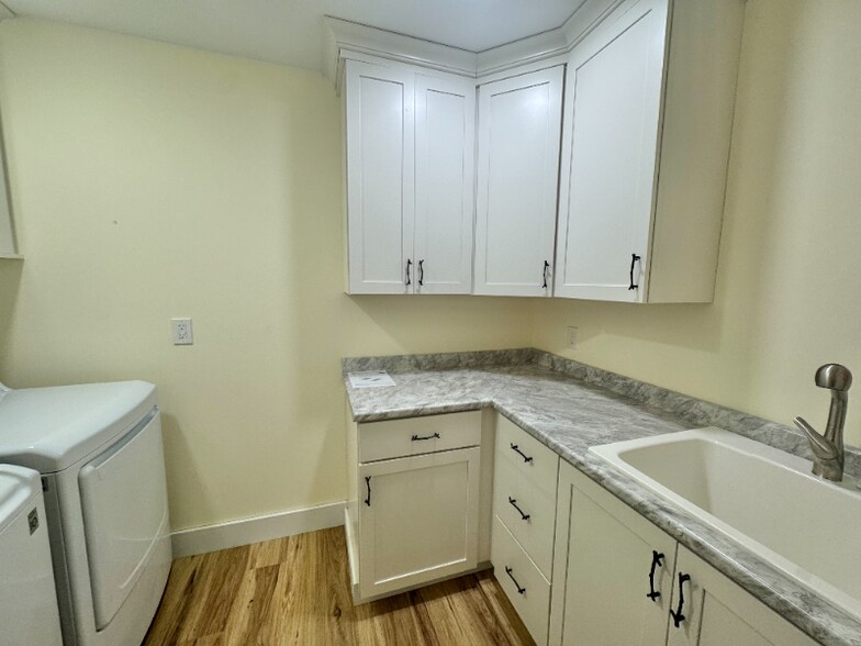 Building Photo - 49 Fort Point Cove Rd