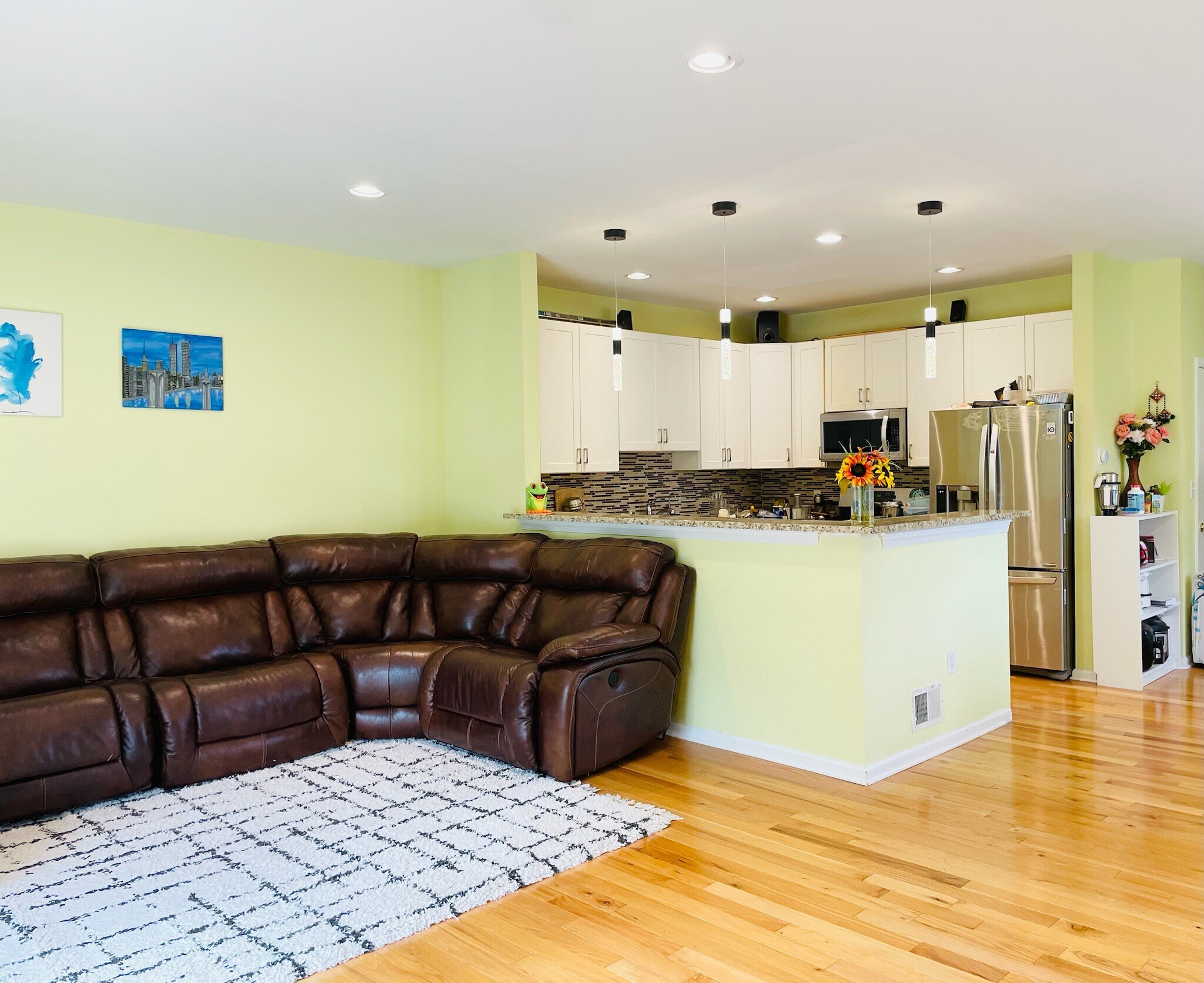 Building Photo - 2 Decroce Ct