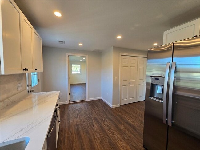 Building Photo - 140 Tower Hill Rd