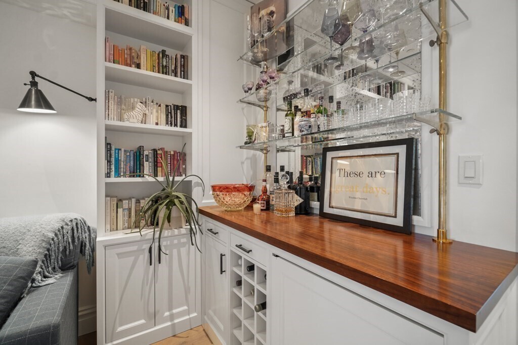 Building Photo - 32 Derne St