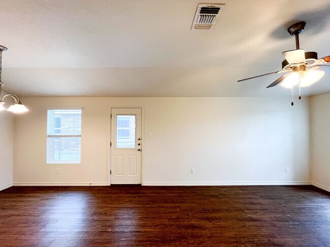 Building Photo - 1515 Justin Lp