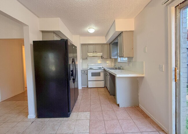 Building Photo - MWC HOME FOR RENT!