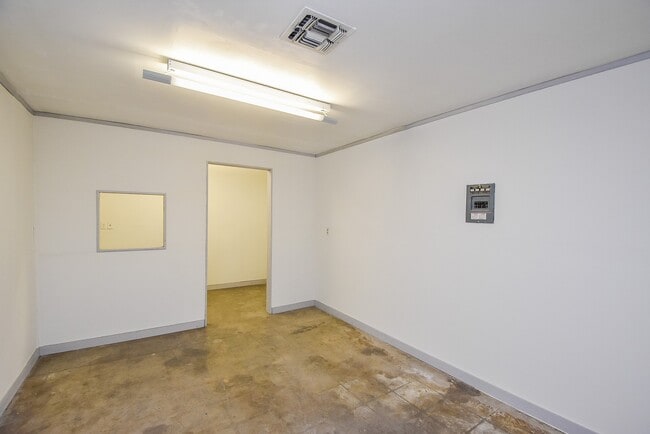 Building Photo - 1310 E 29th St