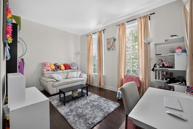 Building Photo - Spacious 3BR Condo in Westborough