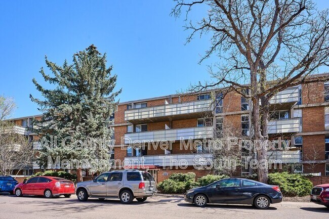 Building Photo - 2500 S York St
