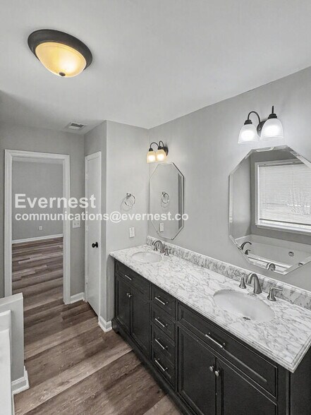 Building Photo - 1510 Marshall Ln SE