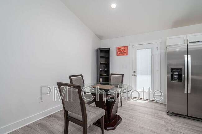 Building Photo - 2128 Chatfield Rd