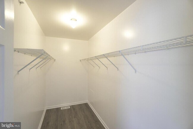 Building Photo - 75 Chadwick Cir