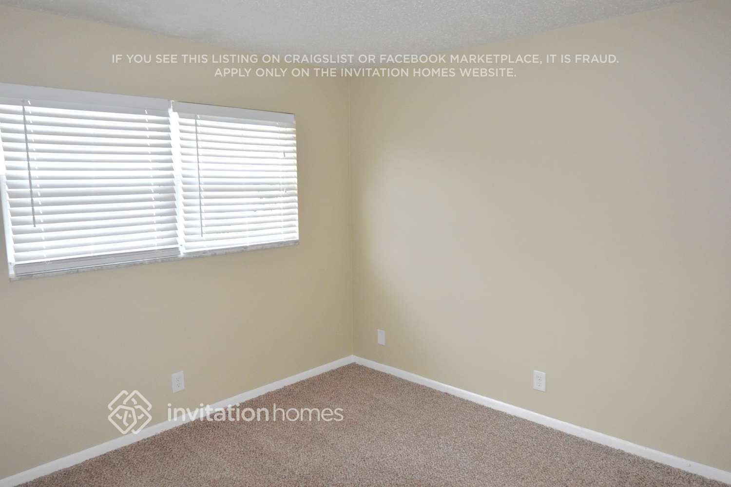 Building Photo - 1132 Essex Dr