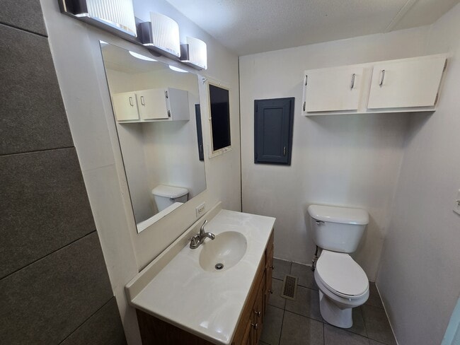 Building Photo - 700 W Ridgeway Ave