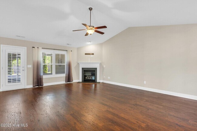Building Photo - 3 Bed 2 Bath w/ a Bonus in Vineyard Plantation!