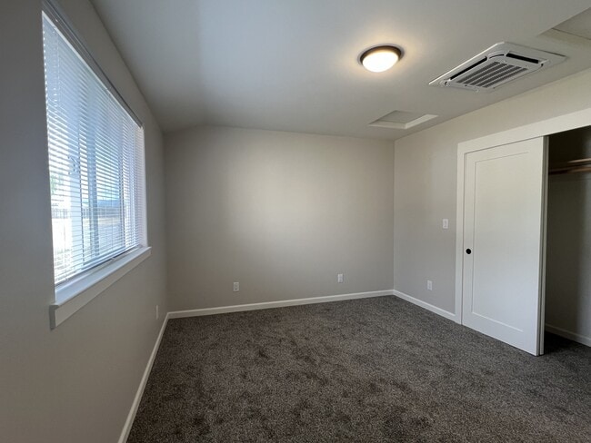 Building Photo - 1755 Glendale Dr