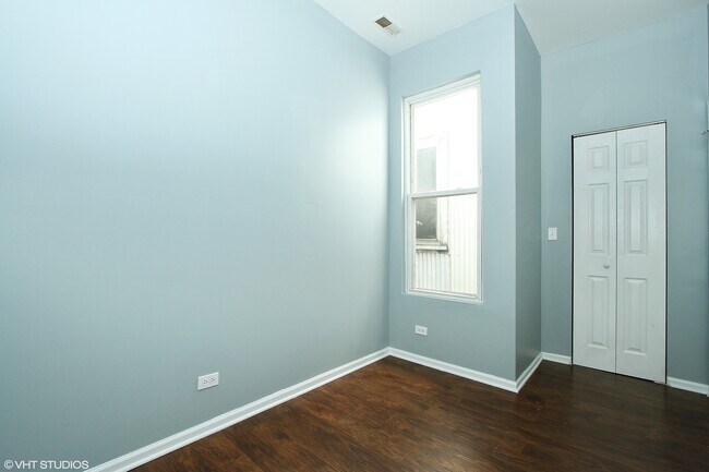 Building Photo - 6422 S Rhodes Ave