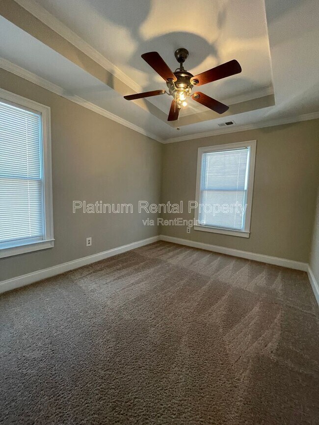 Building Photo - 750 Terry St SE