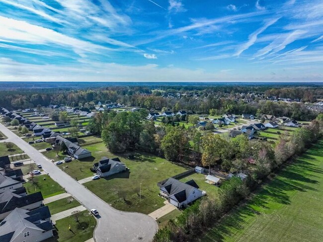 Building Photo - 389 Livingston Dr