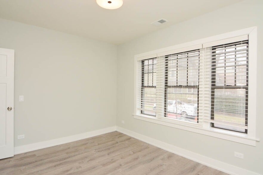 Building Photo - 818 Crain St