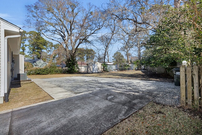 Building Photo - 604 9th St