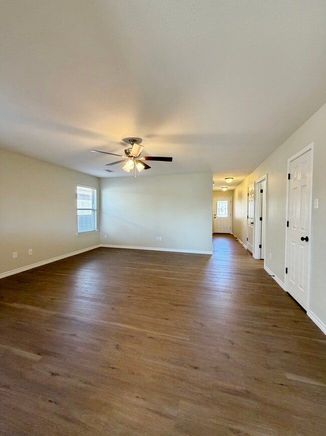 Building Photo - 5203 Graceland Dr