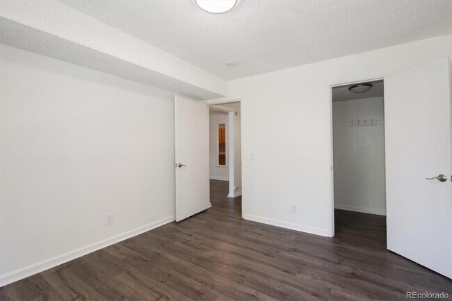 Building Photo - 3250 Oneal Cir