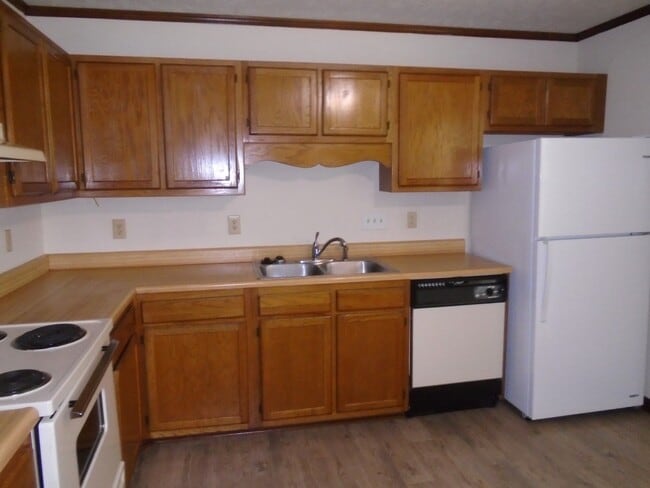 Building Photo - Timberlake  Apartments