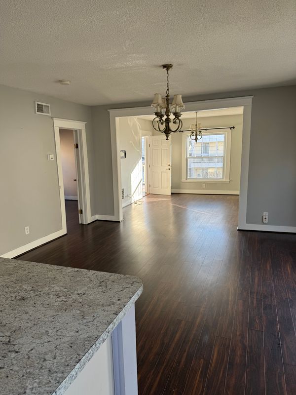 Building Photo - 807 Eagle St