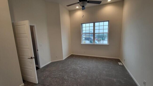 Building Photo - Maintenance free living in Blue Valley School district