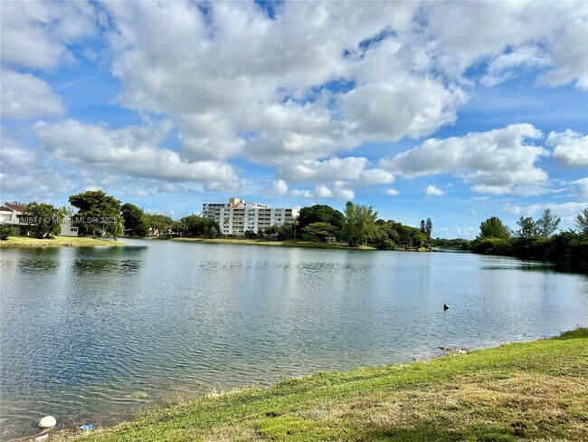 Building Photo - 6575 W Oakland Park Blvd