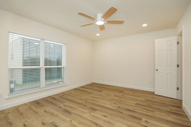 Building Photo - 1115 Augusta Dr