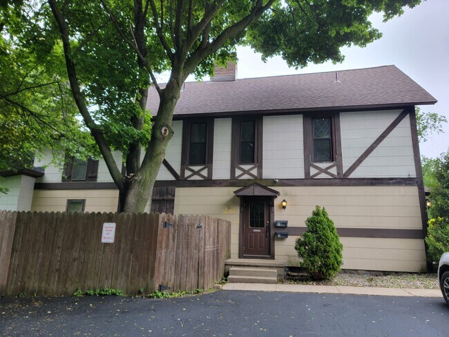 Building Photo - 428 1st St