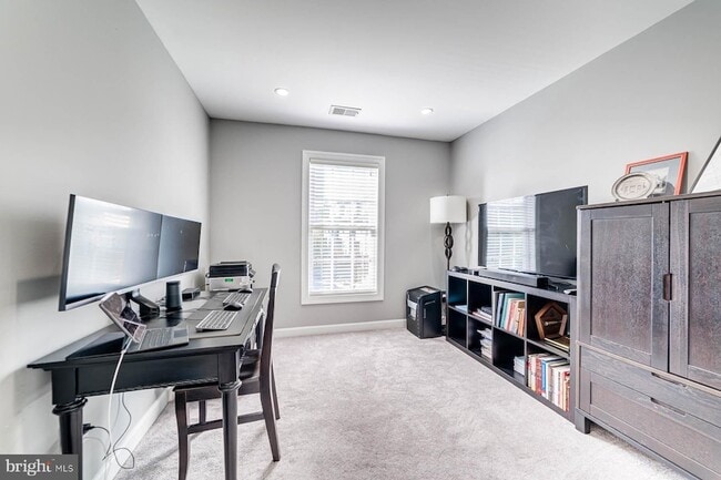 Building Photo - 947 Harrison Cir