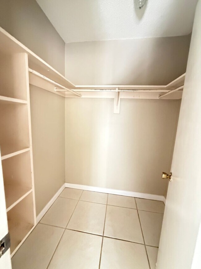 Building Photo - 1 Bedroom 1 Bathroom Available Now!