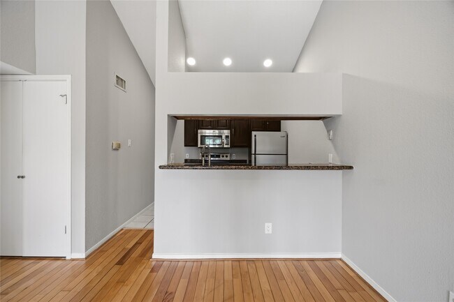 Building Photo - 8055 Cambridge St